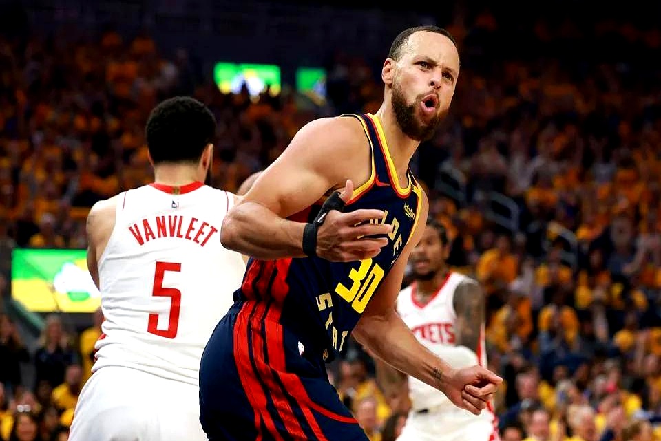 爱游戏下载-库里连续五场比赛得分超过领先优势明显，美国队不断突破！观众掌声雷动的简单介绍