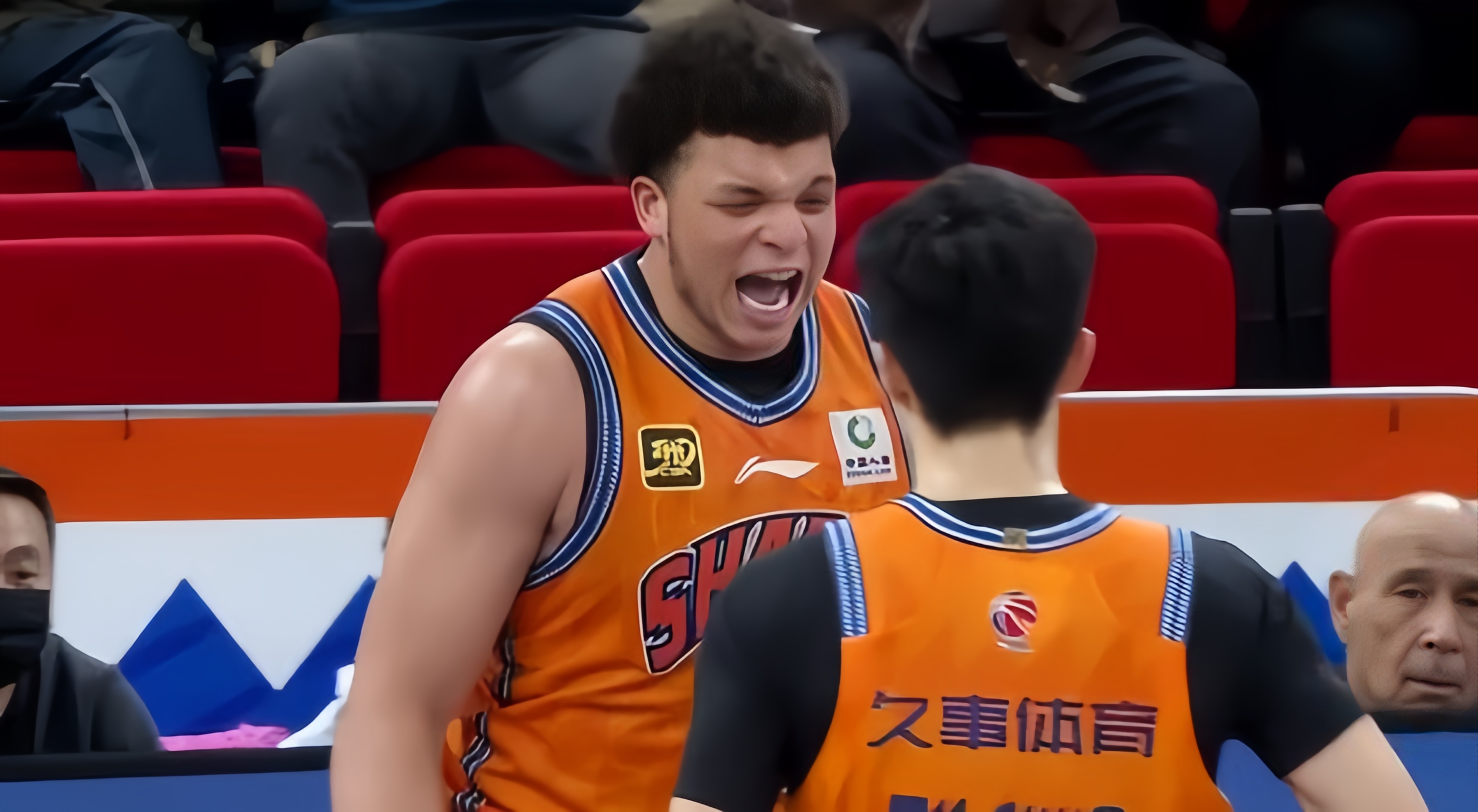 ayx,aiyouxi-今晚体能课后,法兰克福手感冰凉备战CBA常规赛,质疑声仍在,轮换策略成焦点的简单介绍